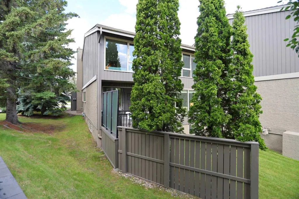 1901 Varsity Estates Drive NW, #18