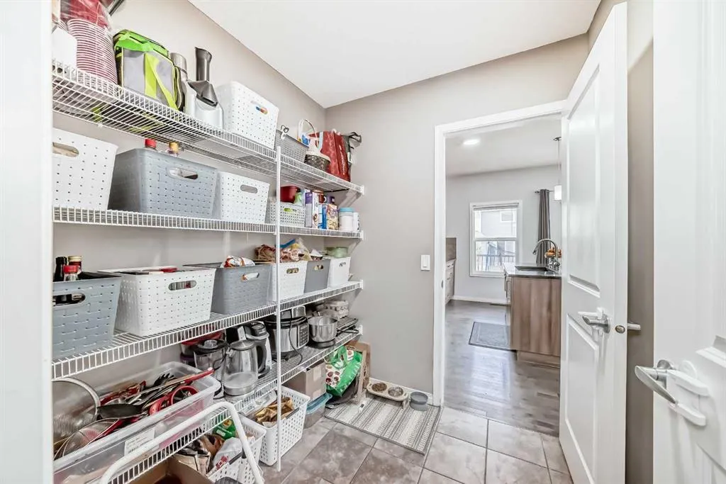 2357 Baywater Crescent SW