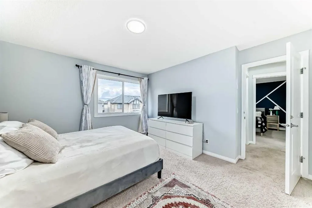 2357 Baywater Crescent SW
