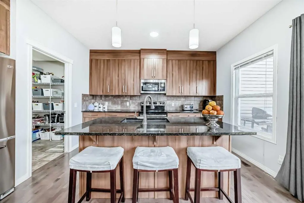 2357 Baywater Crescent SW