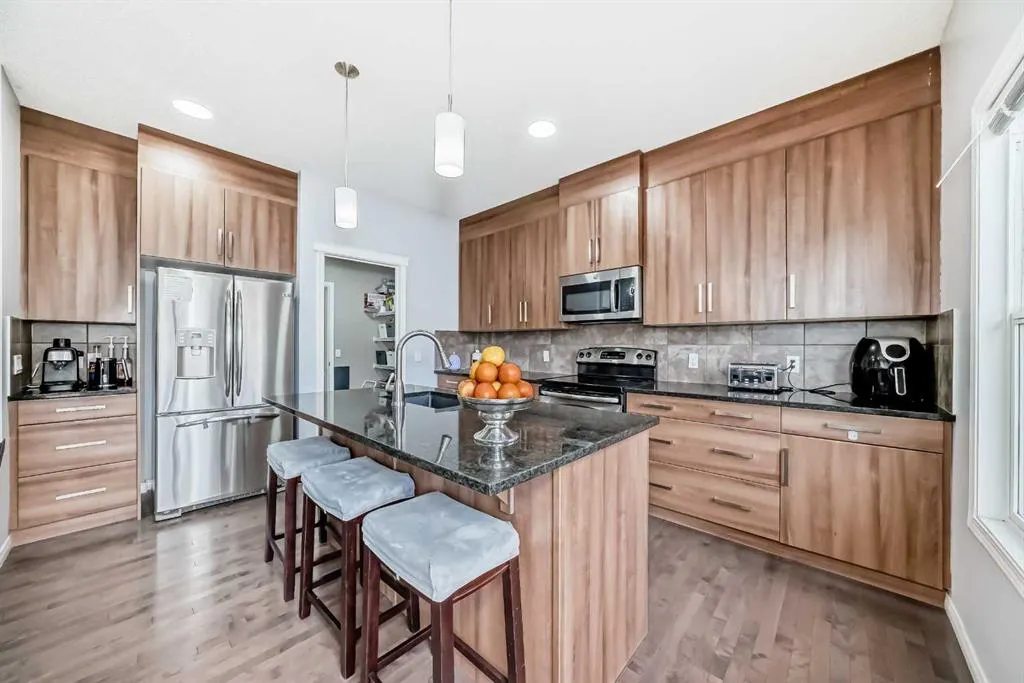 2357 Baywater Crescent SW