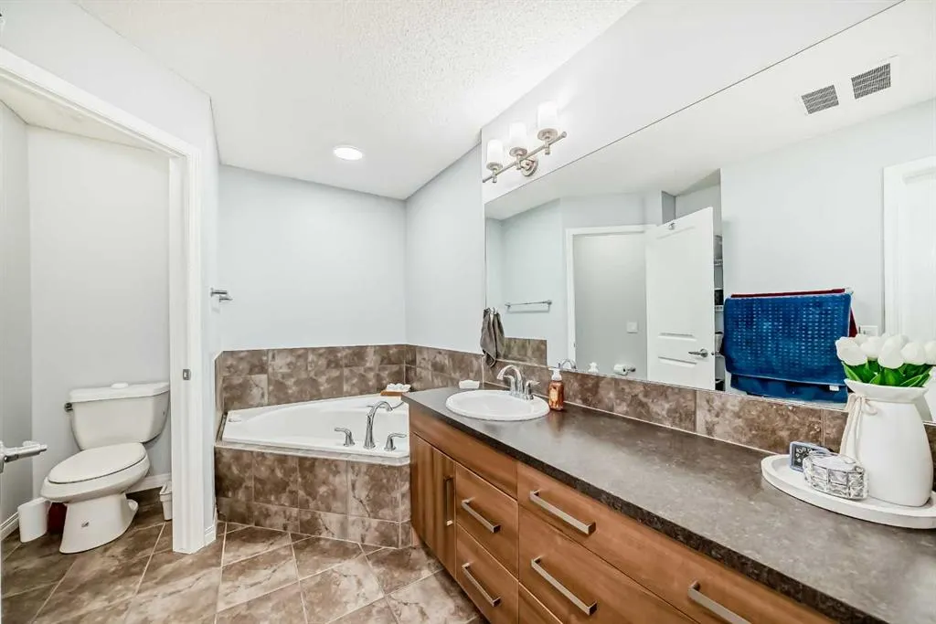 2357 Baywater Crescent SW