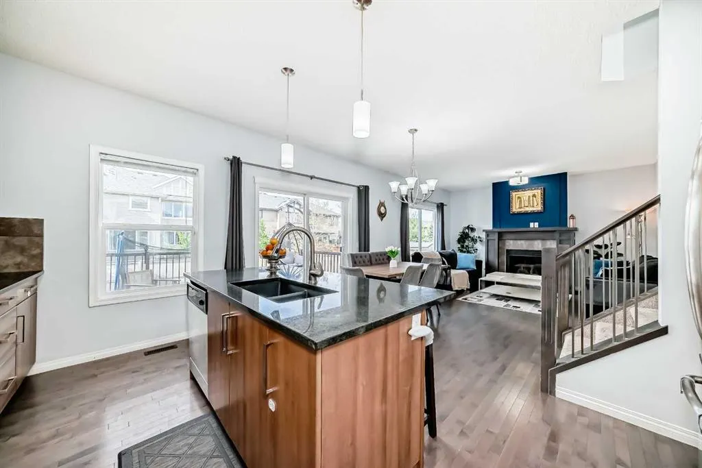 2357 Baywater Crescent SW