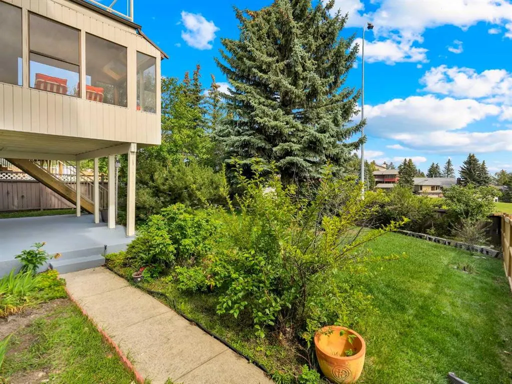 99 Hawkcliff Way NW