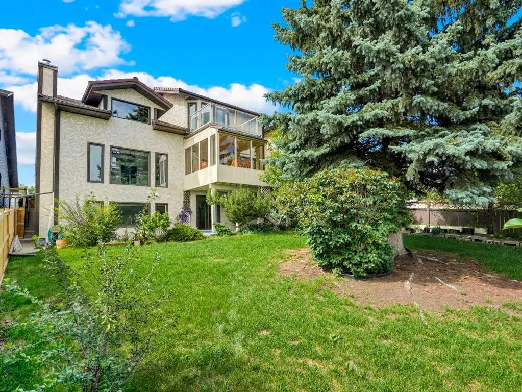 99 Hawkcliff Way NW