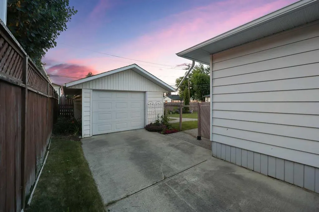 10 Glamorgan Drive SW
