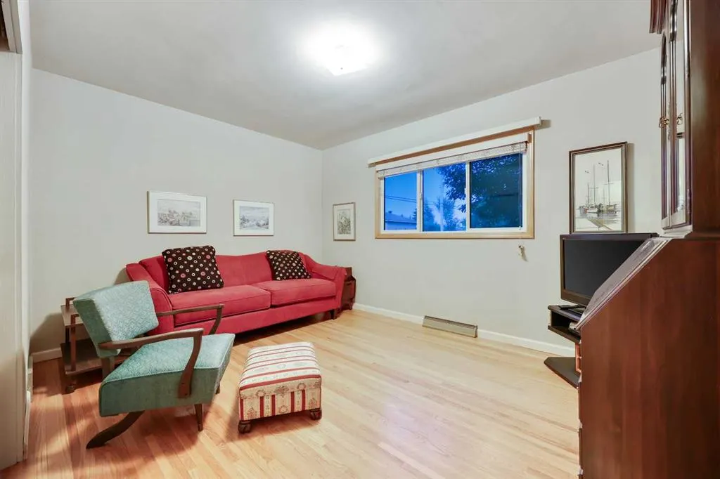 10 Glamorgan Drive SW