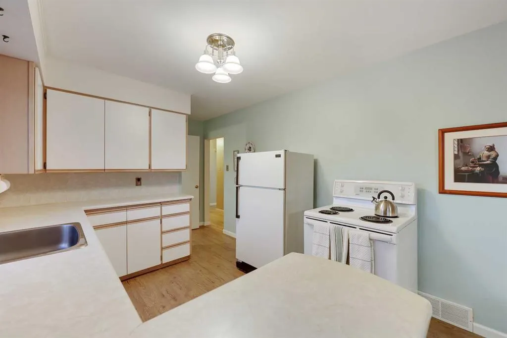 10 Glamorgan Drive SW