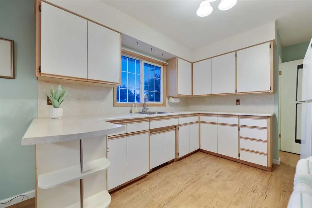 10 Glamorgan Drive SW