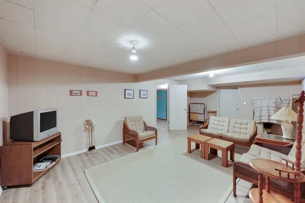 10 Glamorgan Drive SW