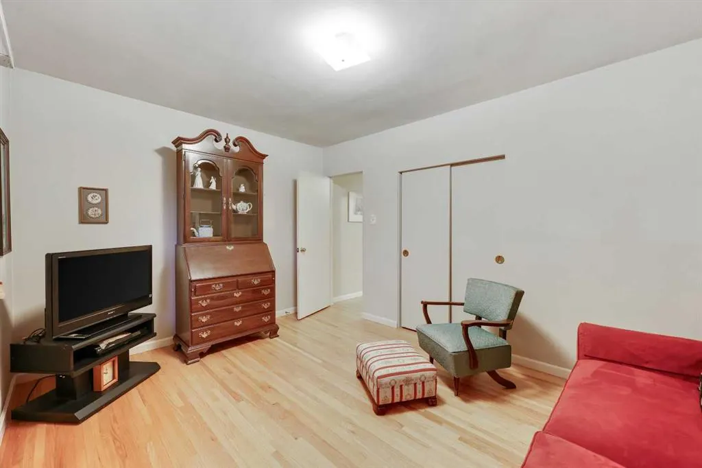 10 Glamorgan Drive SW