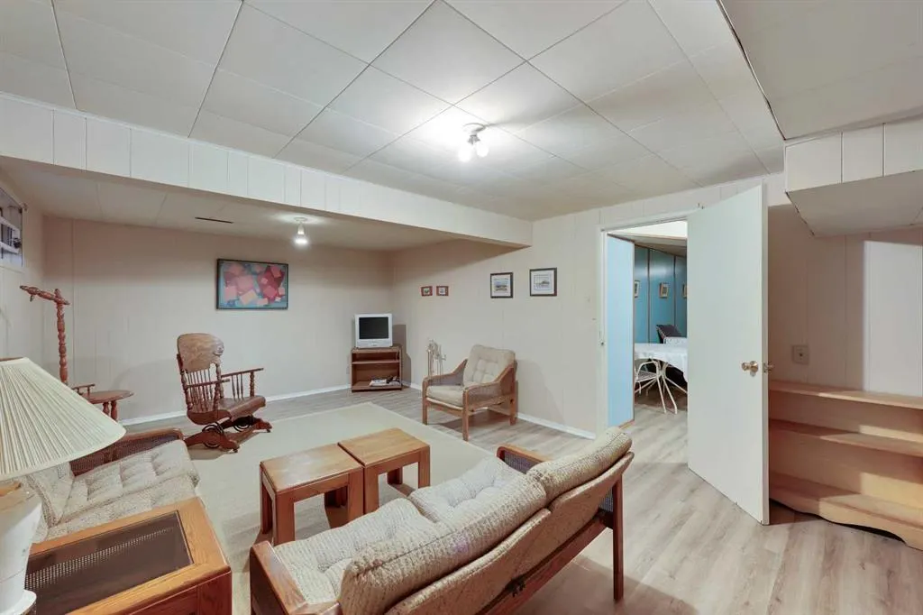 10 Glamorgan Drive SW