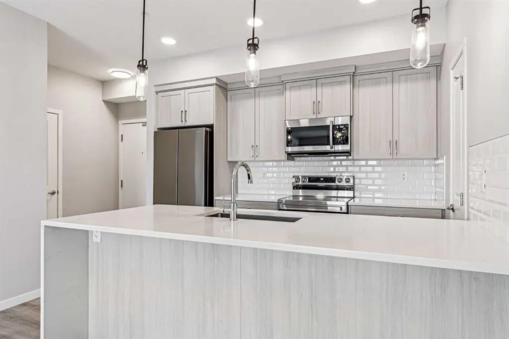 40 Carrington Plaza NW, #420