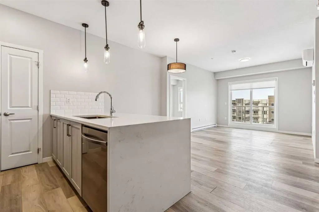 40 Carrington Plaza NW, #420