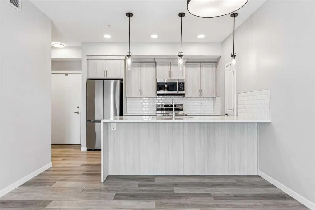 40 Carrington Plaza NW, #420