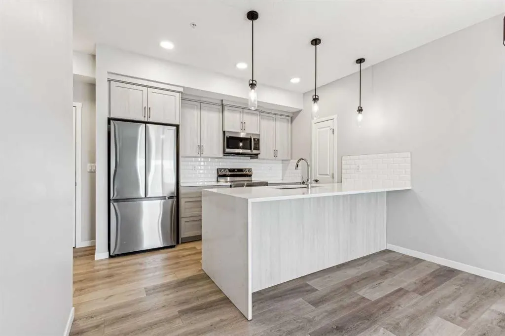 40 Carrington Plaza NW, #420