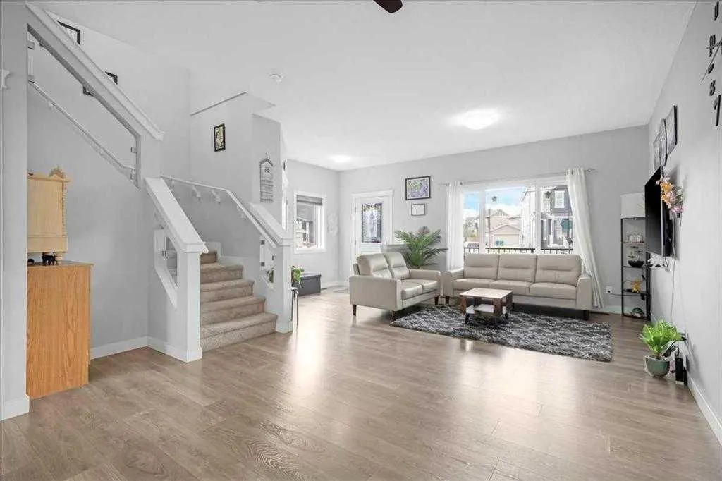 149 RAVENSTERN Crescent SE