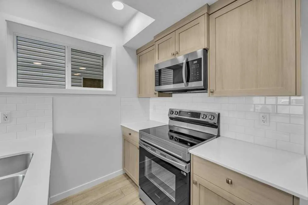 454 & 458 Carringvue Grove