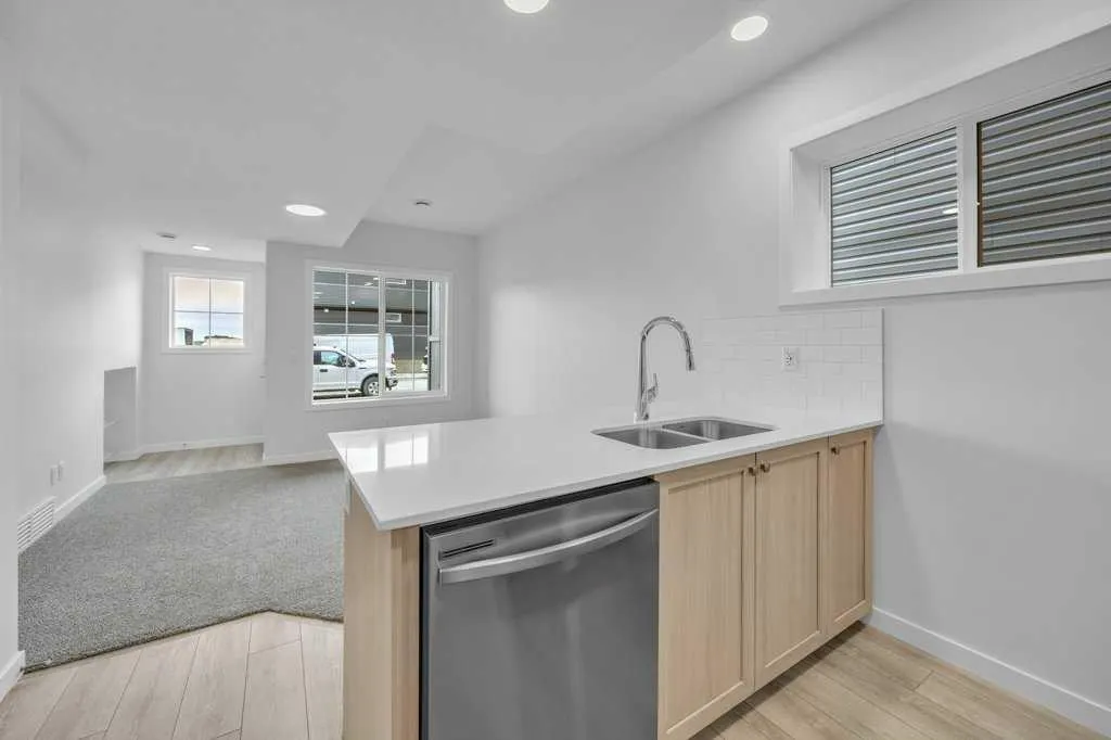 454 & 458 Carringvue Grove
