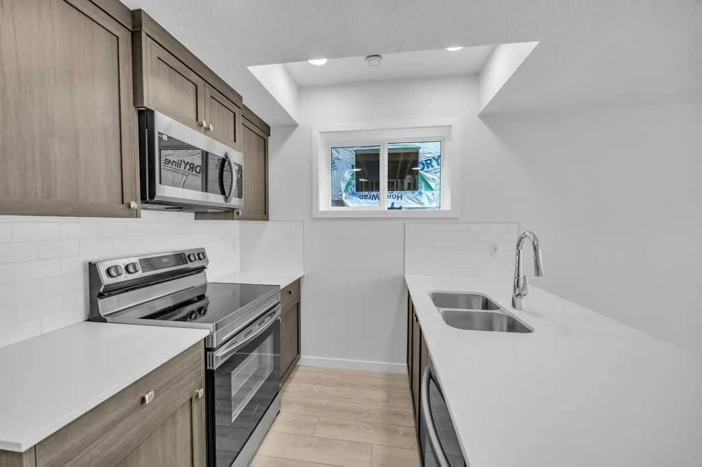 454 & 458 Carringvue Grove