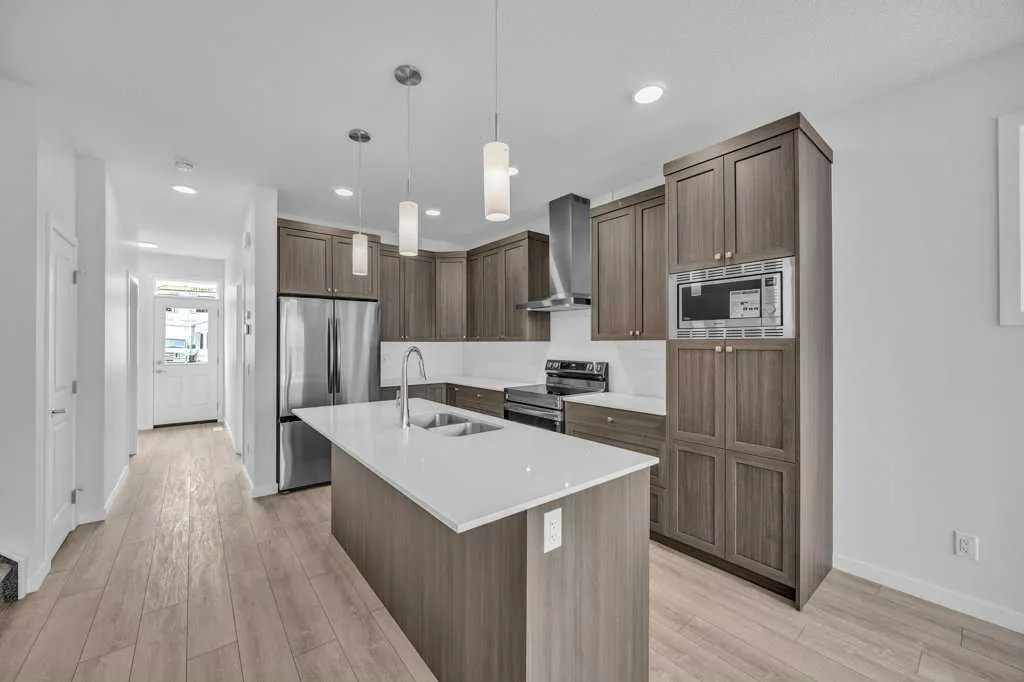 454 & 458 Carringvue Grove
