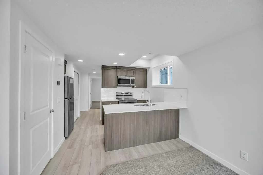 454 & 458 Carringvue Grove