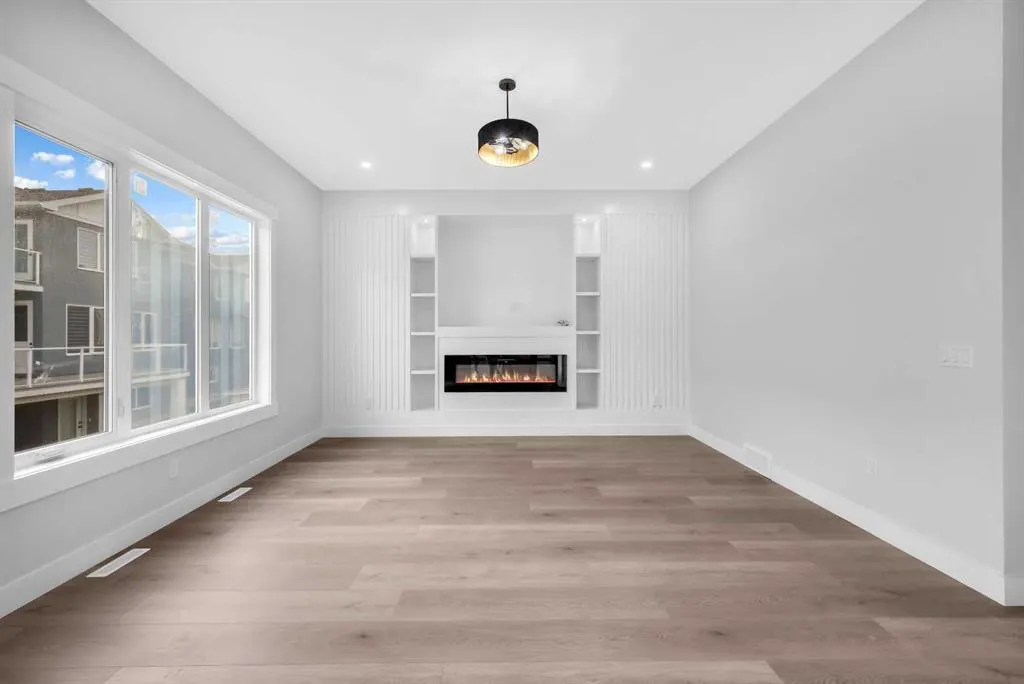 327 Kinniburgh Place