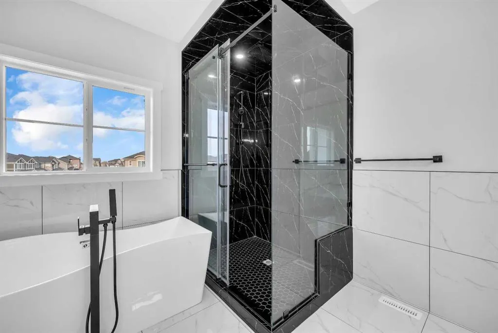 327 Kinniburgh Place