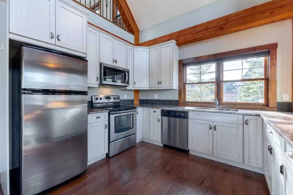 225 CottageClub Crescent