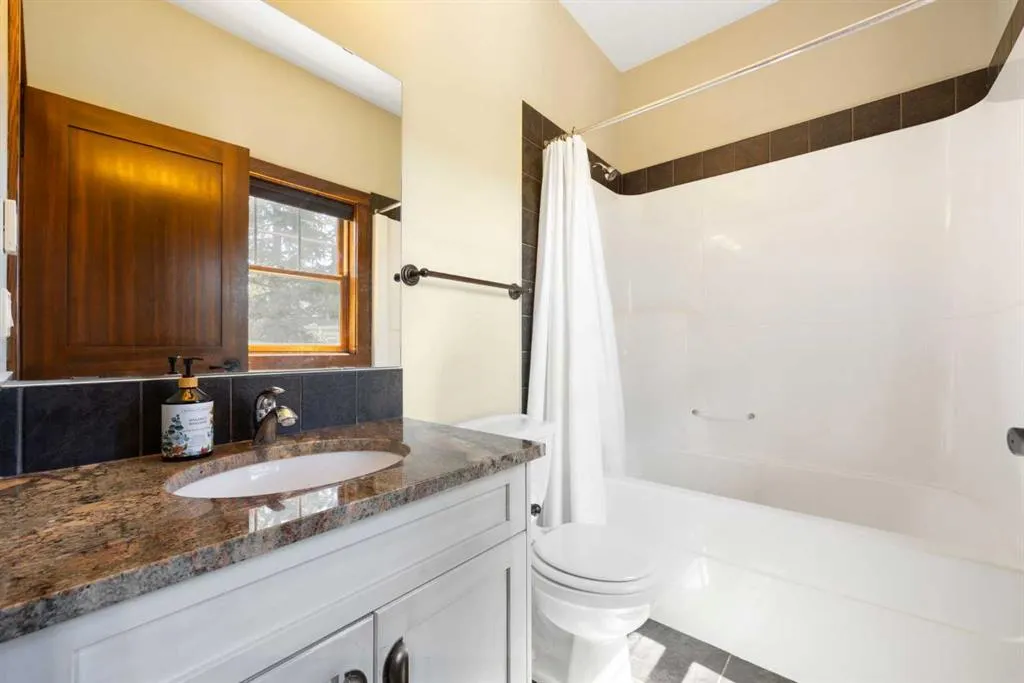 225 CottageClub Crescent
