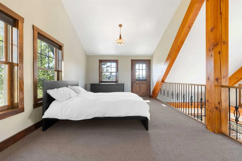 225 CottageClub Crescent