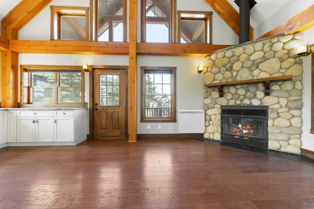 225 CottageClub Crescent