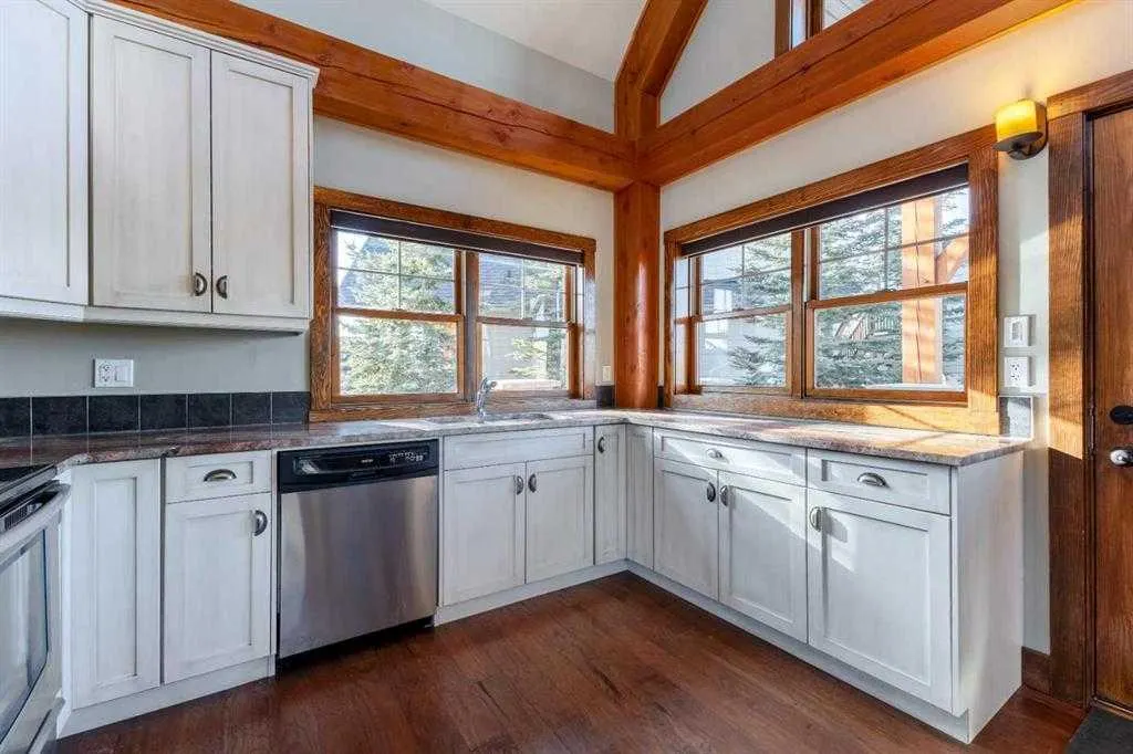 225 CottageClub Crescent