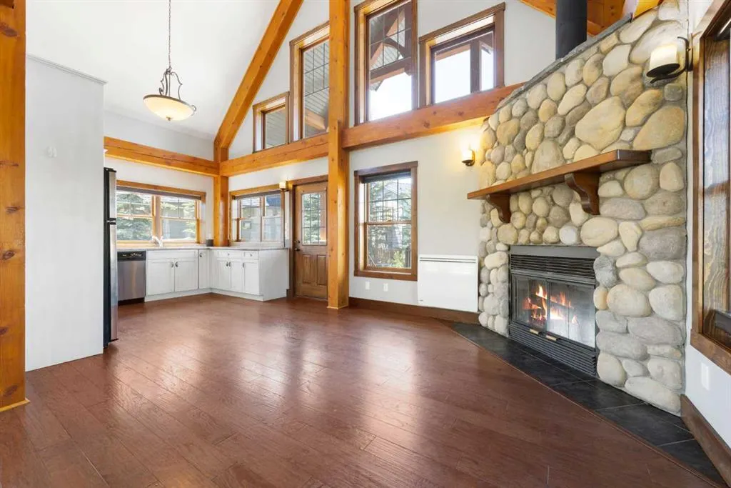 225 CottageClub Crescent