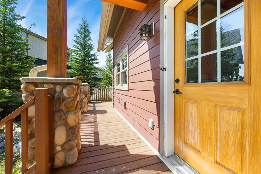225 CottageClub Crescent