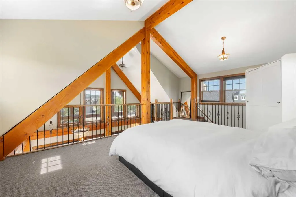 225 CottageClub Crescent