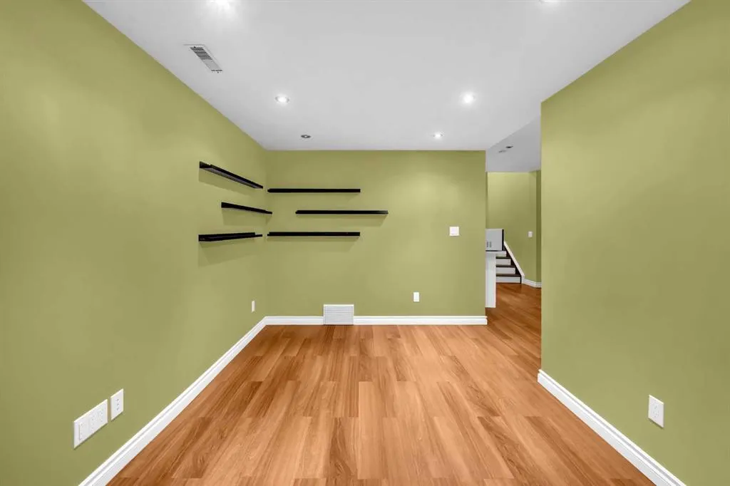 42 Martha's Haven Manor NE