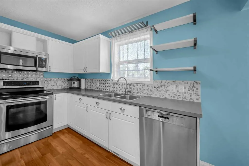 42 Martha's Haven Manor NE