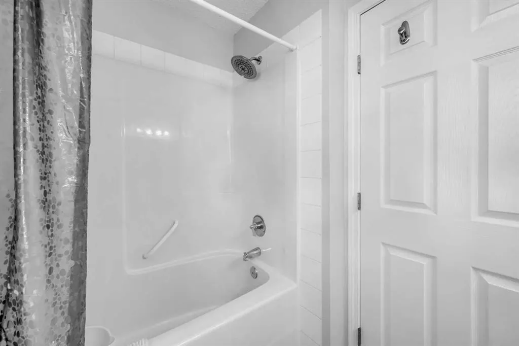 42 Martha's Haven Manor NE