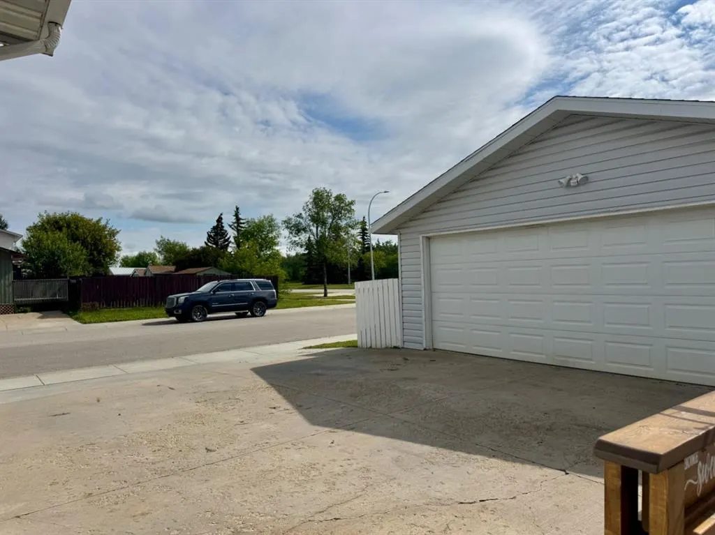 11805 94a Street