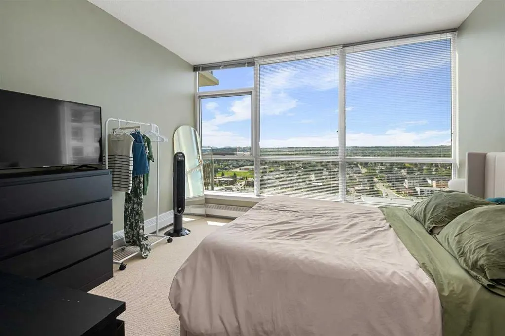 77 Spruce Place SW, #2005