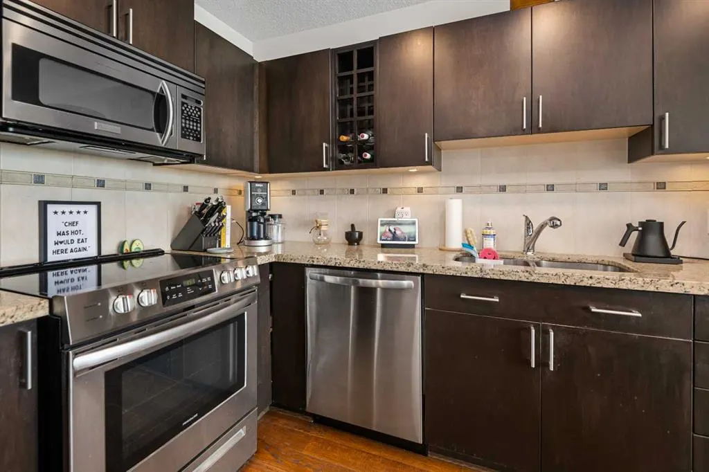 77 Spruce Place SW, #2005