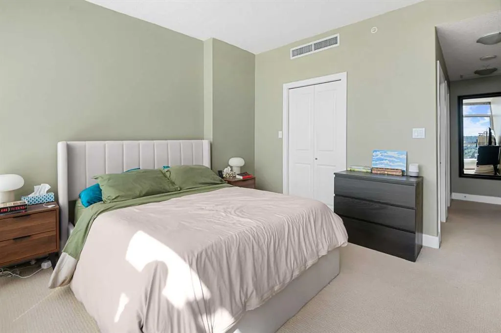 77 Spruce Place SW, #2005