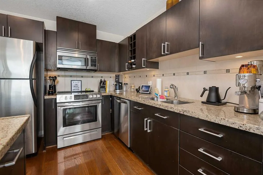 77 Spruce Place SW, #2005