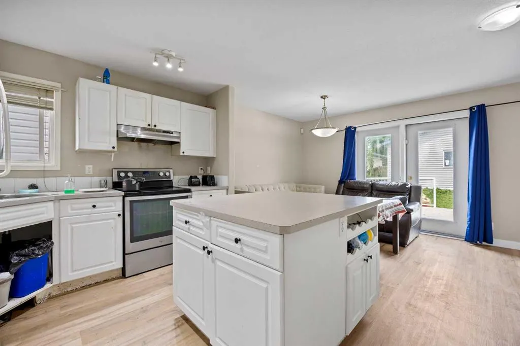 78 Tarington Place NE