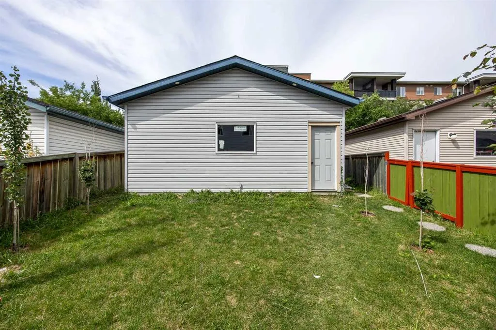 78 Tarington Place NE