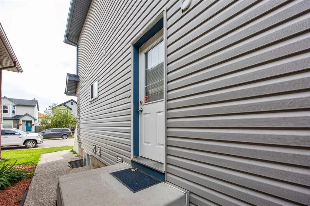 78 Tarington Place NE