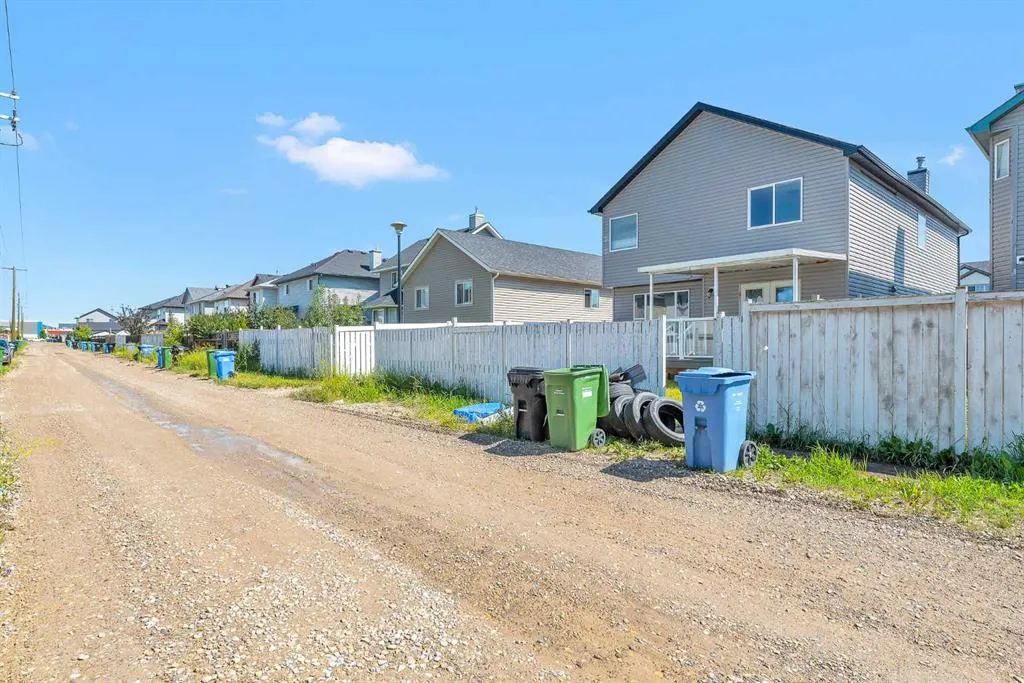 35 Saddlehorn Crescent NE