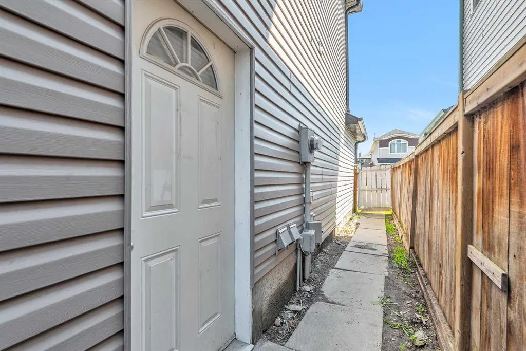 35 Saddlehorn Crescent NE