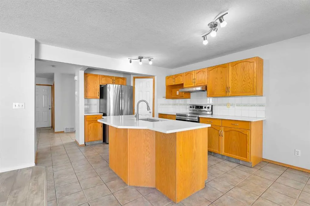 35 Saddlehorn Crescent NE
